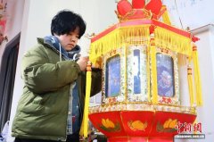 （新春见闻）浙江海宁硖石灯彩：千针万刺映年味 一盏花灯亮新程