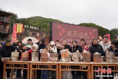 （新春走基层）千年青瓷映新春 浙江龙泉不灭窑火“烹”年味