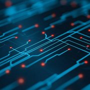 感觉包裹不对劲快递小哥立马报警 70万现金被拦截